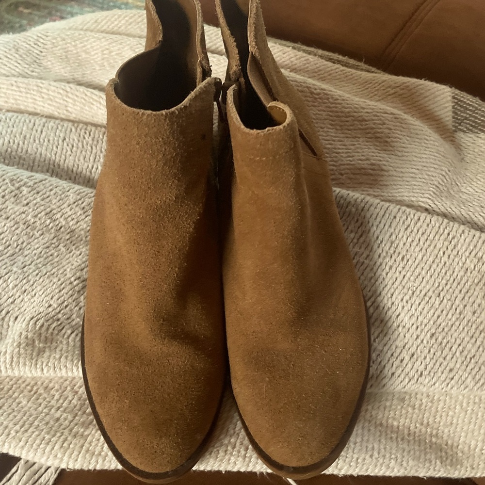 Kensie Booties, Brown Suede, Size 7M, Super Comfy and go great with everything!